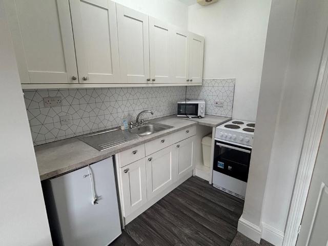 Tor Church Road, Torquay TQ2 1 bed flat to rent £675 pcm £156 pw