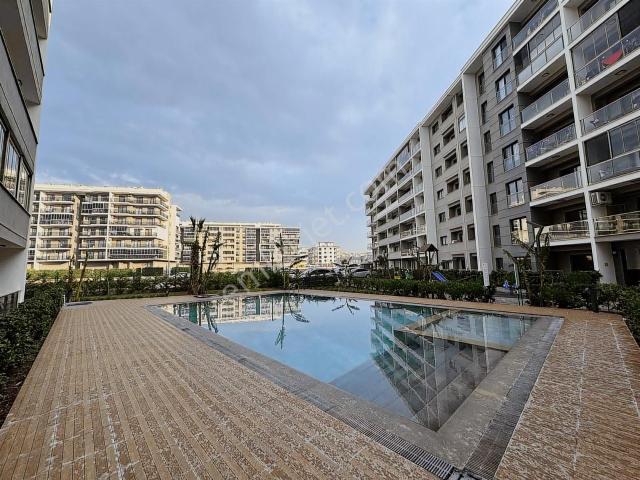 Torbalı Da Havuzlu Güvenlikli Sitede Kiralık 3+1 Daire