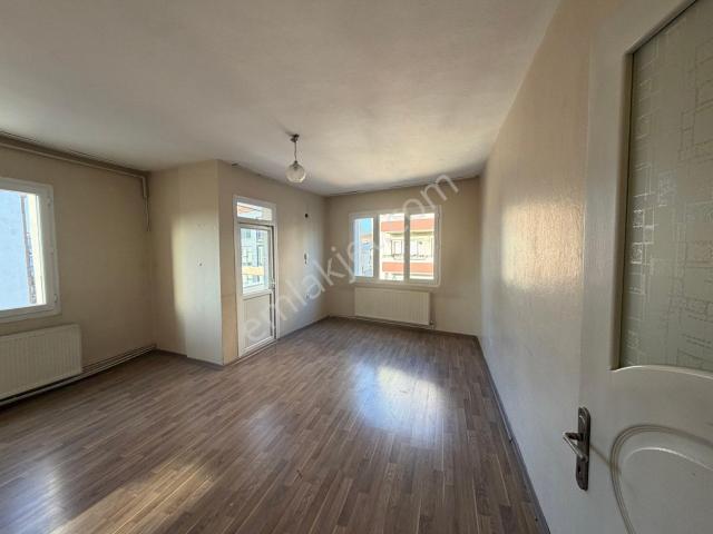 Torbalı Ertuğrul Mah Çarşı Merkezde Kiralık 3+1 Ara Kat Daire