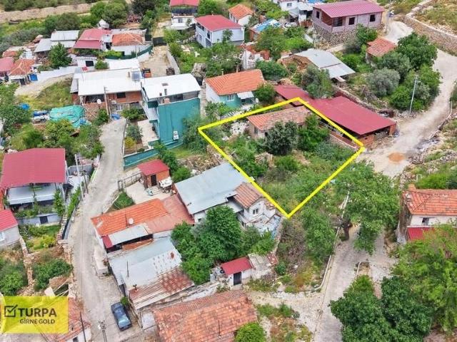 Torbalı Karakızlarda 317 M2 Müstakil Arsa İçinde Satılık Köy Evi