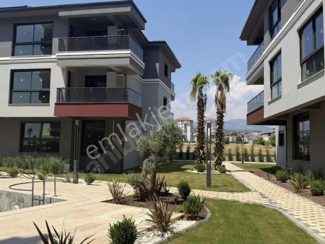 Torbalı Havuzlu Çiçek Park Sitesi'nde 3+1 Satılık Daire