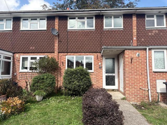 Torberry Drive, Petersfield 3 bed terraced house to rent £1,650 pcm £381 pw