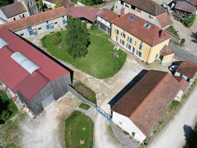 TORCY EN VALOIS 1H à l'Est de Paris, ancien corps de ferme rénové