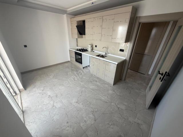 Törekent Mahallesin'de Metro Yakını Katta Lüx Yapılı 2+1 Daire
