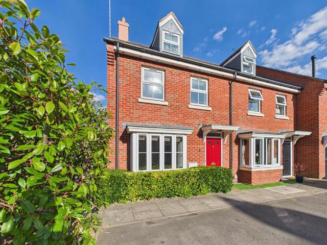 Torigni Avenue, Shipston On Stour 3 bed semi detached house to rent £1,395 pcm £322 pw