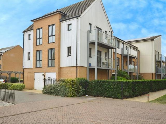 Torino Way, South Ockendon, Essex, RM15 2 bed apartment to rent £1,550 pcm £358 pw