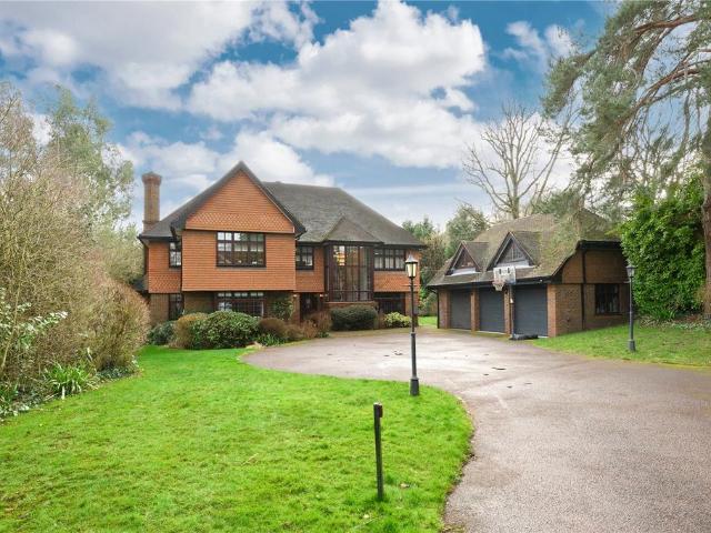 Torland Drive, Oxshott, Leatherhead. 5 bed detached house to rent £13,000 pcm £3,000 pw