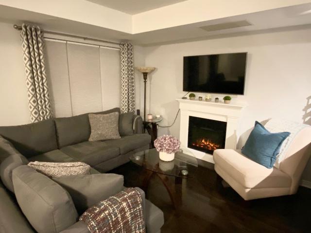 Toronto Furnished Townhouse Rental 2 Bed + Den 1.5 Bath Residence in Old Toronto with City Views