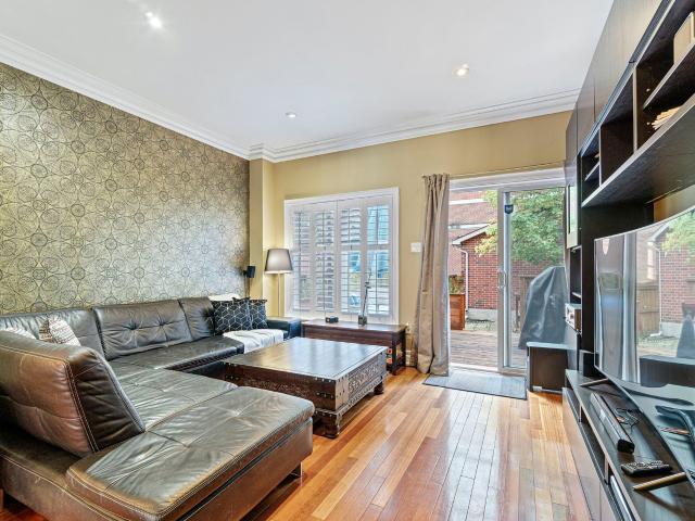 Toronto Furnished Townhouse Rental 3 Bed 3 Bath Home in Old Toronto with a Patio