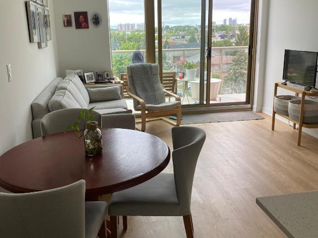 Toronto Furnished Condo for Rent Elegant 3 Bedroom, 2 Bathroom Corner Suite with City Views and Air Conditioning
