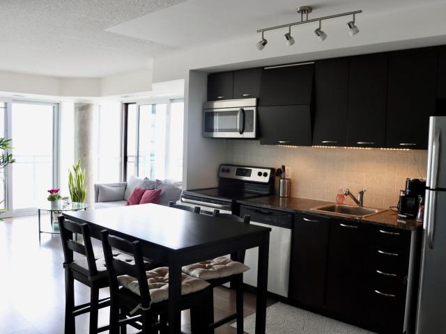 Toronto Furnished Condo Rental 1 Bed + Den 1 Bath South Facing Suite in Liberty Village