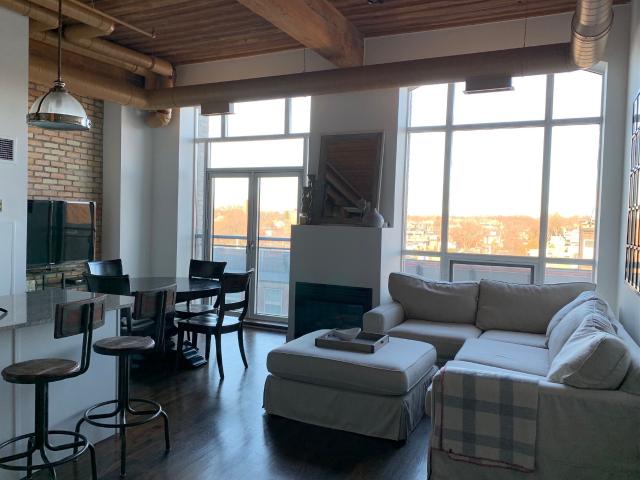 Toronto Furnished Condo Rental Modern 1 Bedroom, 1 Bathroom with Exposed Brick and 14ft Ceilings in Queen West