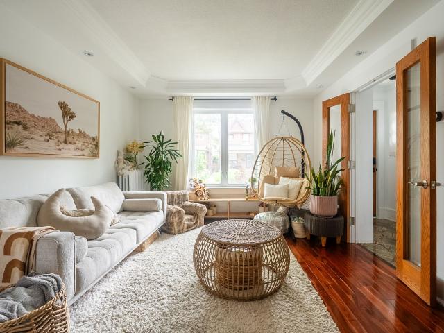 Toronto Furnished Detached Home for Rent Luxurious 2 Bed, 2.5 Bath with Private Garden and King Size Master