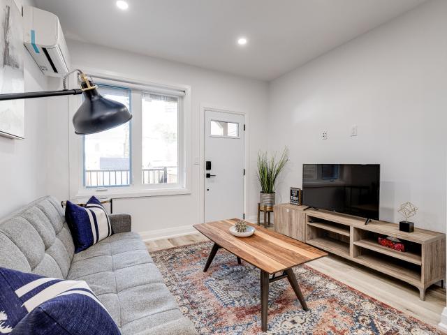 Toronto Furnished House Rental 2 Bed 1 Bath Entire Floor Unit in Roncesvalles