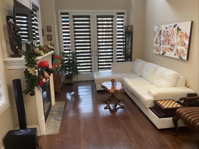 Toronto Furnished House Rental Lovely 3 Bedroom plus Den, 2.5 Bathroom with Private Garden in Upper Beaches