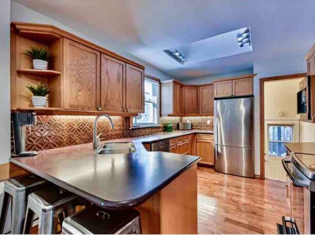 Toronto Furnished House Rental – Luxurious 2 Bed + Den 1 Bath in East York