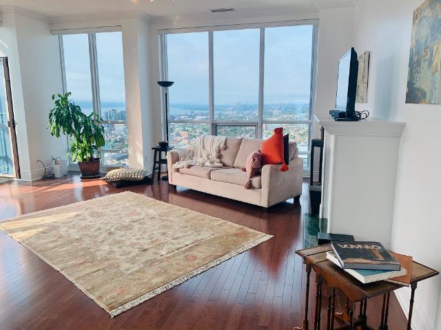 Toronto Furnished Penthouse for Rent Contemporary 2 Bed, 2.5 Bath plus Fireplace and Balcony in Downtown Toronto