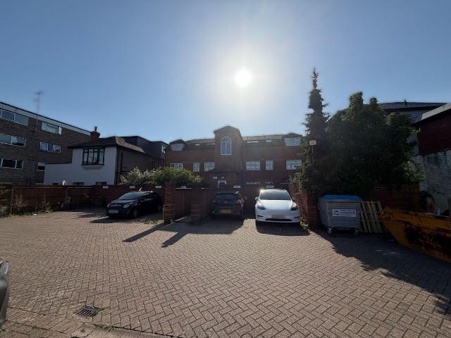 Toronto House, Crossbrook Street, Cheshunt, Waltham Cross EN8, 2 bed flat to rent, £1,700 pcm | PrimeLocation
