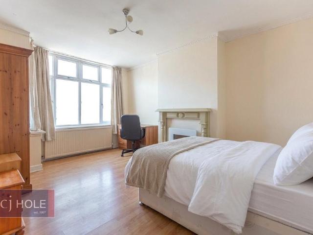Toronto Road, Horfield, Bristol, BS7 4 bed terraced house to rent £2,650 pcm £612 pw