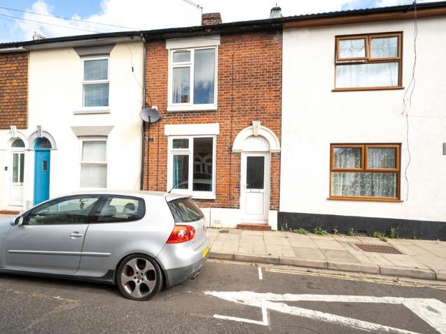 Toronto Road, Portsmouth PO2 2 bed terraced house to rent £1,250 pcm £288 pw