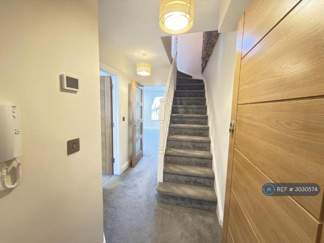 Torquay, Torquay, TQ2 3 bed maisonette to rent £1,095 pcm £253 pw