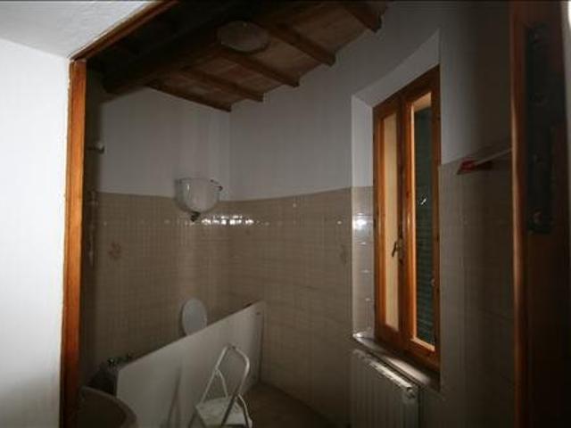 Torrenieri vendesi terratetto di mq 170 completamente ristru. 170m² Torrenieri