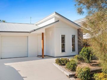 Torrens Title Duplex Walk to Beach