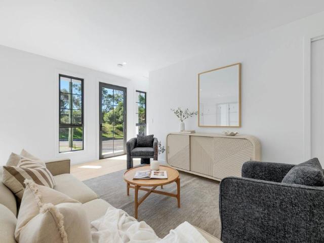 Torrens Title Hampton style Residence