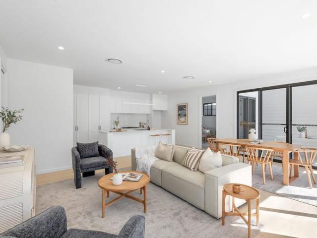 Torrens Title Hampton style Residence