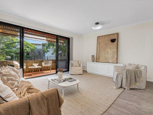 Torrens Title Home with Multiple Living Areas in a Prime Peninsula Setting