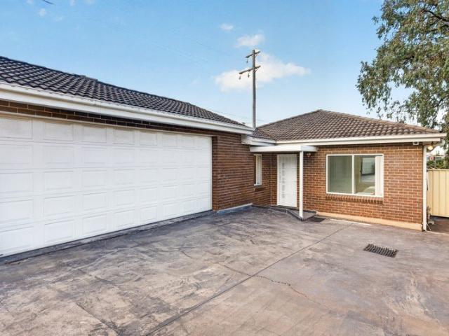TORRENS TITLE SINGLE LEVEL HOME WITH NO STRATA FEES