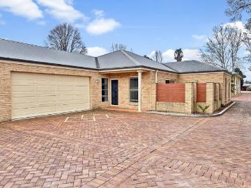 Torrens Title Unit in Prime Location