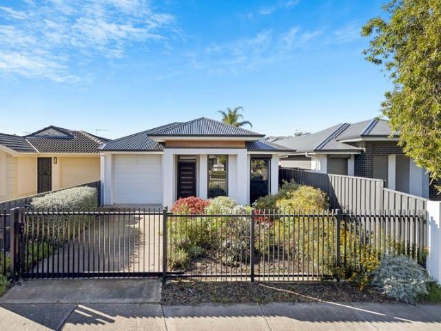 Torrens Titled, Stylish Modern Home!