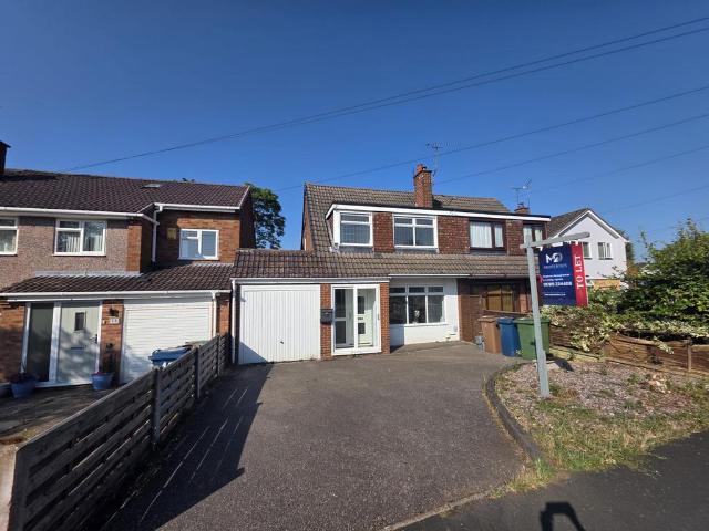 Torrington Avenue, Stafford, ST17 0JF 3 bed semi detached house to rent £1,195 pcm £276 pw