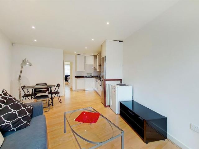 Torrington Park, London N12, 3 bed semi detached house to rent, £2,450 pcm | PrimeLocation