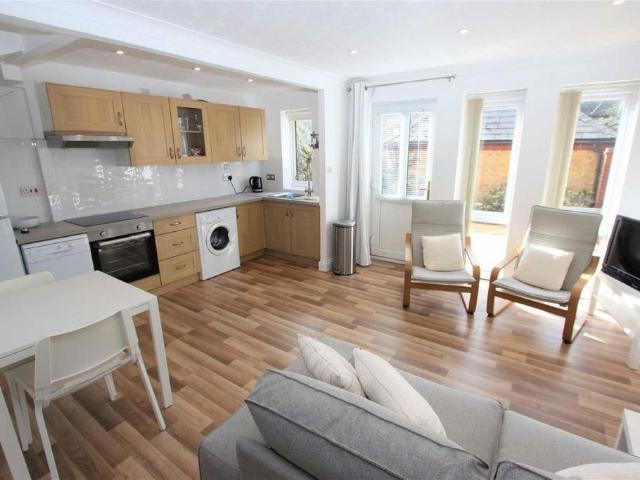 Torrington Place, St. George in the East, London, E1W 2UY, United Kingdom | 2 bed house for rent #139333684 | Rentberry