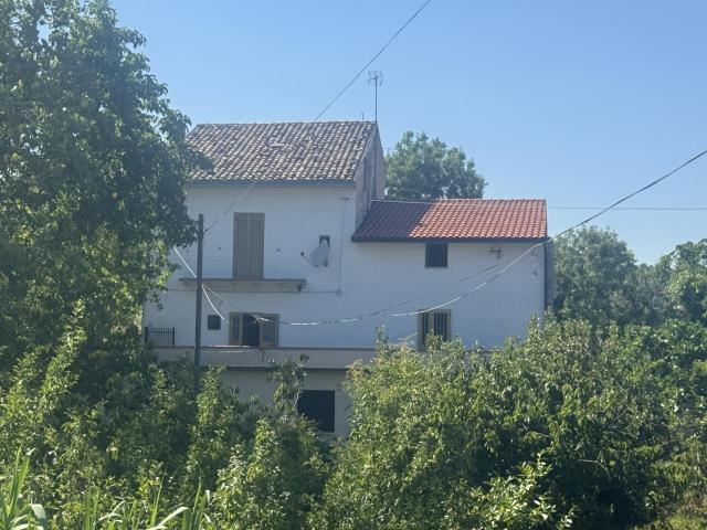 torricchio 10 vani 20000mq
