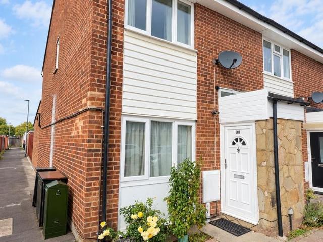 Torridge Road, Slough, SL3 3 bed end of terrace house to rent £2,200 pcm £508 pw