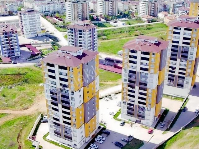 Tosya Yolu'nda Site İçerisinde Ebeveyn Banyolu 2+1 Satılık Daire