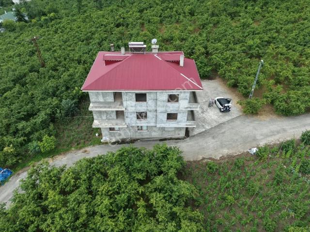 Tos Mahallesinde Emsalsiz 3 Katlı Villa