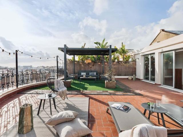 Tossa 2 bedroom and terrace in Eixample Esquerra
