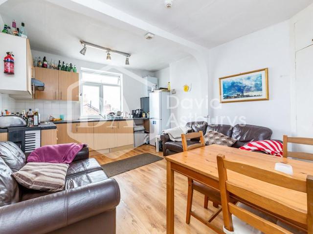 Tottenham Lane, Crouch End, London 4 bed apartment to rent £3,400 pcm £785 pw