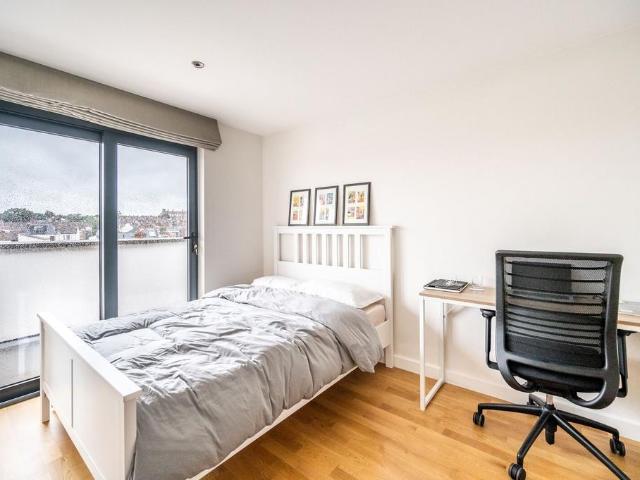 Totterdown Street, Tooting, London, SW17 2 bed penthouse to rent £2,650 pcm £612 pw
