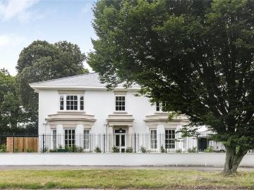 Totteridge Village, London, N20 3 bed apartment to rent £6,495 pcm £1,499 pw