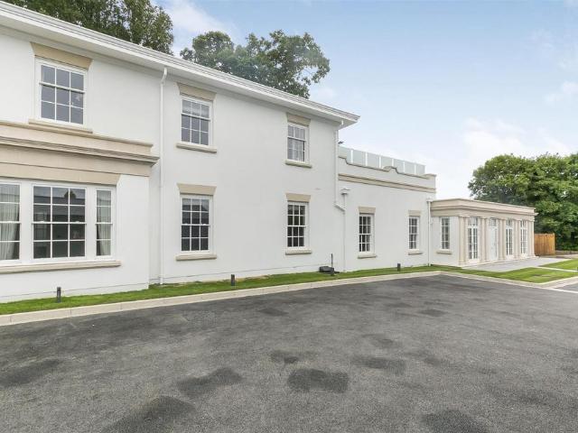 Totteridge Village, Totteridge 3 bed flat to rent £6,195 pcm £1,430 pw