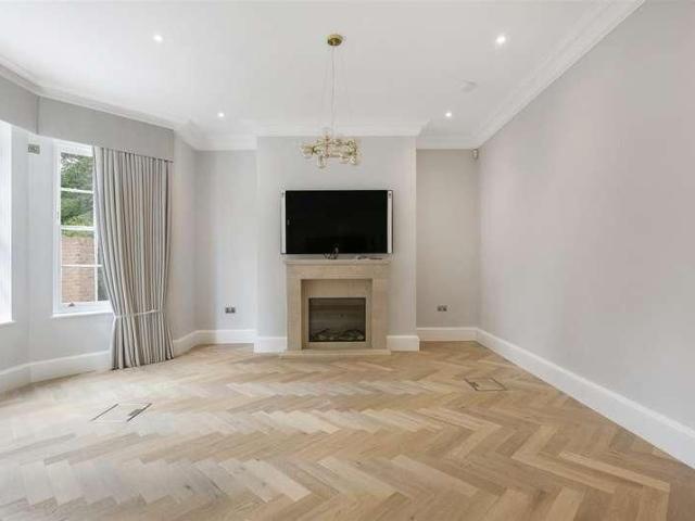 Totteridge Village, Totteridge, N20