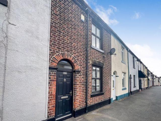 Tottington Road, Bury 2 bed terraced house to rent £850 pcm £196 pw