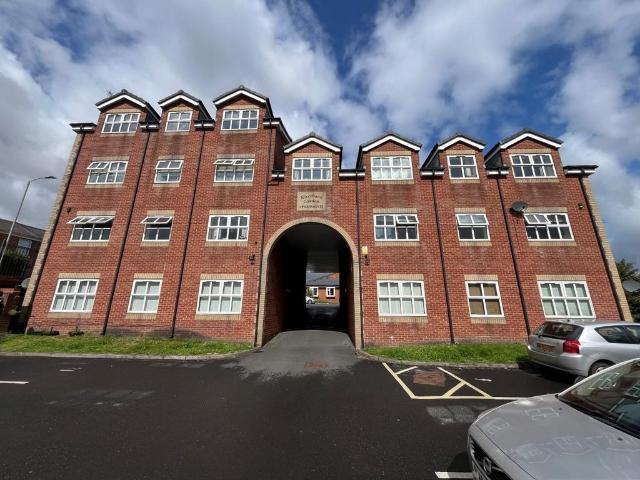 Tottington Road, Bury BL8 2 bed apartment to rent £895 pcm £207 pw
