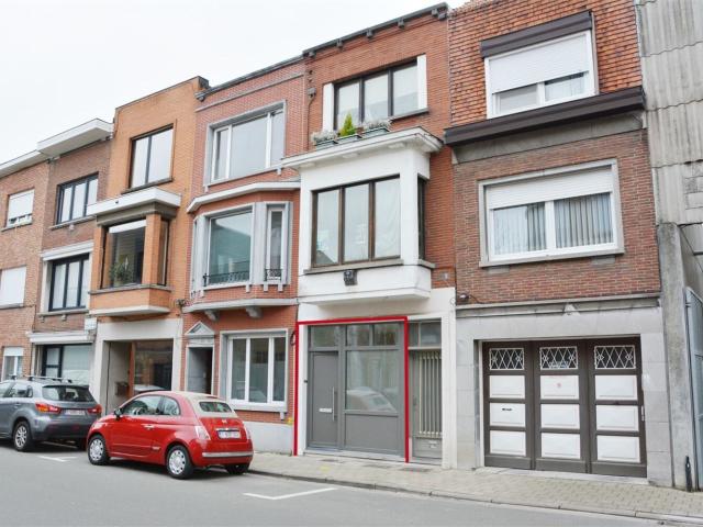 Tot in de puntjes gerenoveerde rijwoning met 2 slaapkamers