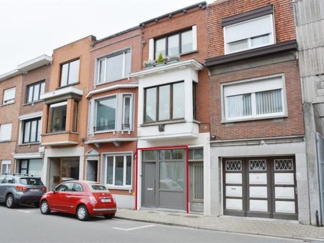 Tot in de puntjes gerenoveerde rijwoning met 2 slaapkamers